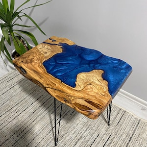 Epoxy Couchtisch aus Olivenholz | Einzigartiger Harz-Beistelltisch | Live Edge Couchtisch | Bauernhaus Tisch | Moderner Couchtisch | Beistelltisch