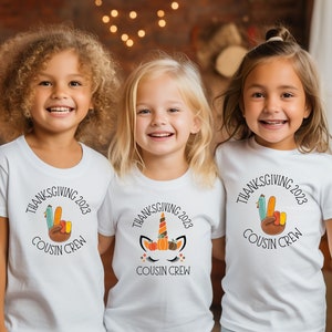 パーソナライズされた感謝祭のいとこクルーシャツ、子供用感謝祭シャツ、幼児用七面鳥Tシャツ、ベビーシャツ、秋幼児用シャツ、子供用秋シャツ