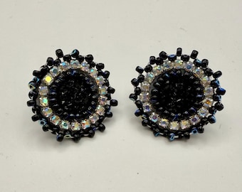 Mini boundless black stud earrings
