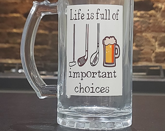 Golf beer mug with funny golfing theme and the wording 'Life is full of important choices'