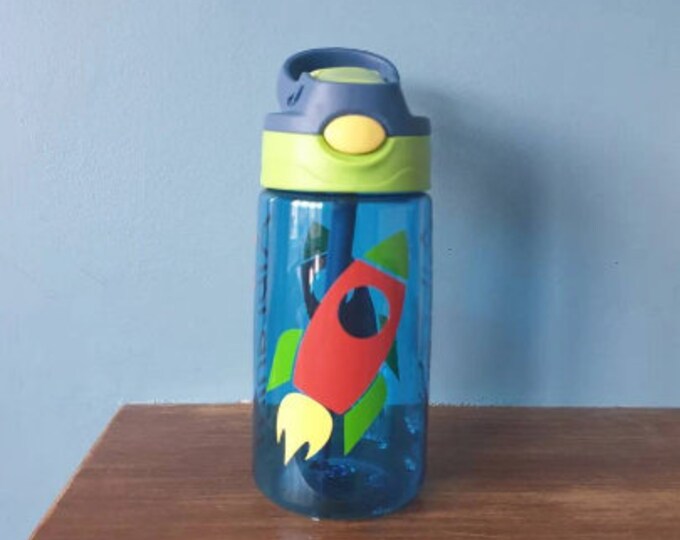 Kids water bottle 480ml leak proof pop up spout water bottle with handle personalised with a vinyl name and Rocket design. BPA free.