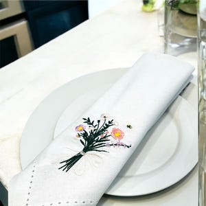 Embroidered napkin, Wildflower napkin, wildflower embroidered napkin, Embroidered Table Napkins, cloth table napkin,dinner napkin