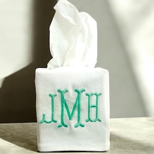 Linen tissue box cover with monogram, Monogrammed linen tissue box cover, Embroidered tissue box cover, Bedroom decor, Bathroom decor, gift