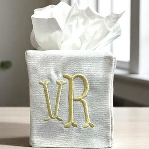 Linen tissue box cover with monogram, Monogrammed linen tissue box cover, Embroidered tissue box cover, Bedroom decor, Bathroom decor, gift