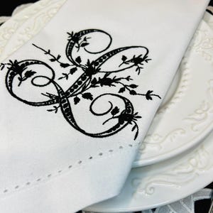Embroidered napkin, Wedding napkin, monogrammed napkin, Embroidered Table Napkins, cloth table napkin, Embroidered dinner napkin