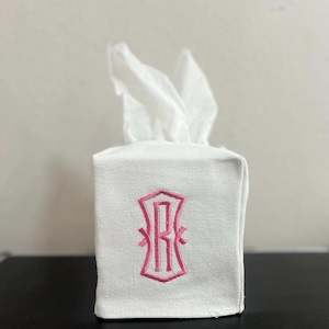 Linen tissue box cover with monogram, Monogrammed linen tissue box cover, Embroidered tissue box cover, Bedroom decor, Bathroom decor, gift