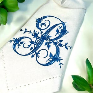 Embroidered napkin, Wedding napkin, monogrammed napkin, Embroidered Table Napkins, cloth table napkin, Embroidered dinner napkin