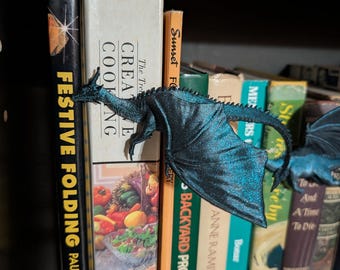 Dragon Spine Huggers Set of 3, Fantasy Book Nook Decor, 3D Printed Dragon Bookmarks, Bookshelf Accents, Romantasy Gift for Book Lovers