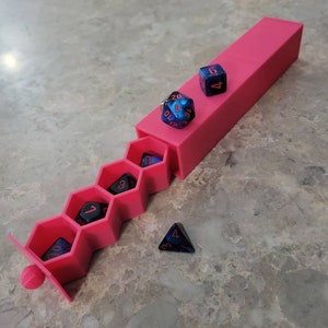 Bandeja de dados - Mazmorras y dragones - Dungeon Master - Mesa - Dados - D20 - Rosa