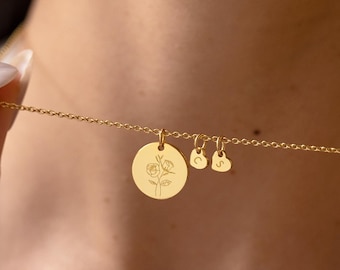 Collar con flor de nacimiento grabada, dije de inicial de varios corazones, collar con inicial para mamá, collar con disco en capas, regalo de Navidad para mamá.