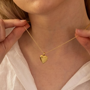 Personalized Heart Locket Necklace, Engraved Heart Locket Necklace with Photo, Memorial Jewelry for Mom, Gift for Her, Mothers Day gifts