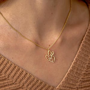Dainty Family Initial Hearts Necklace, Personalized Multiple Heart Pendant Neclace, Gold Heart Name Necklace for Her, Christmas Gift for Mom