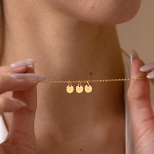 Collar personalizado con iniciales grabadas en varios discos, collar familiar con iniciales para niños, regalo para el Día de la Madre, regalo de aniversario, regalo de Navidad para mamá