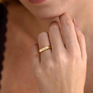 Dainty Engraved Name Ring, Personalized Signet Name Ring, Custom Skinny Bar Ring Women, Jewelry Gift for Mom, Meaningful Gift For Her