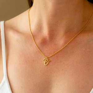 Colar delicado com letras iniciais e coração, colar com letras iniciais em ouro 18K, joia personalizada para ela, presente de casamento para madrinha de casamento