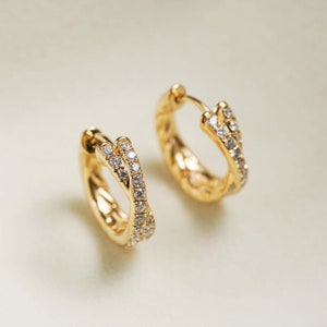 Boucles d’oreilles Sterling Silver Hoop, Boucles d’oreilles Pave Gold Huggie, Diamond Small Hoop, Boucles d’oreilles minimalistes pour elle, Cadeau de bijoux pour femmes
