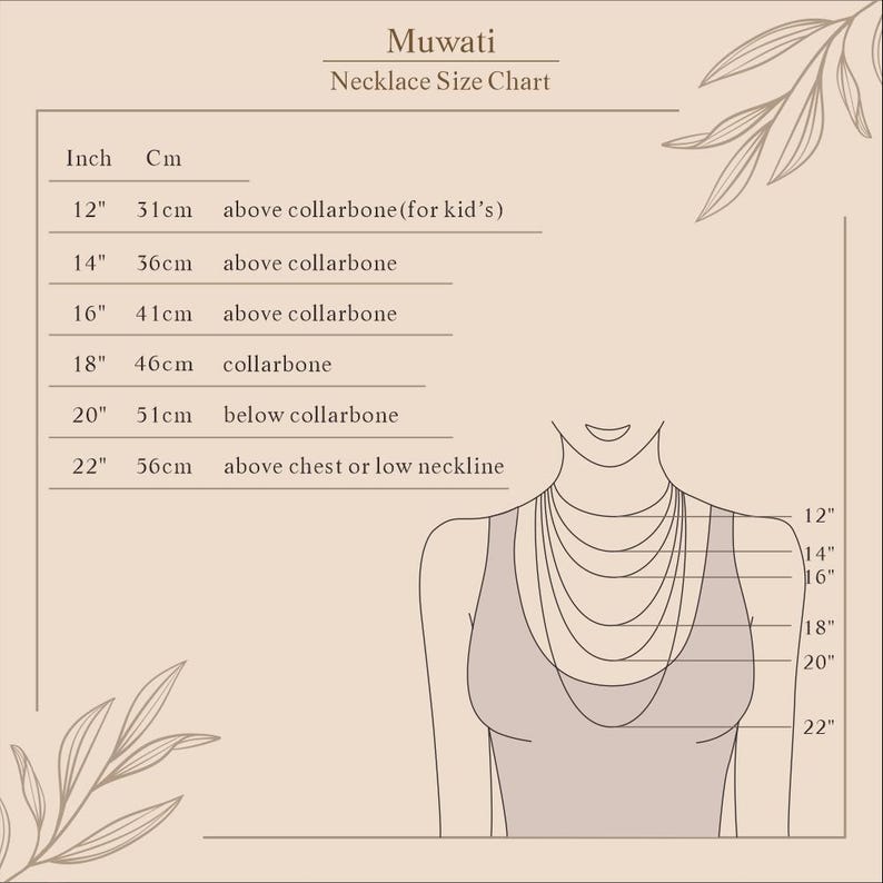 Op de afbeelding: Een beige halsketen maattabel van Muwati. De tabel toont kettinglengtes van 31 cm tot 56 cm, met illustraties die aangeven waar elke lengte op het lichaam valt. De tabel bevat tekst die de kettinglengte ten opzichte van het sleutelbeen en de borst aangeeft.
