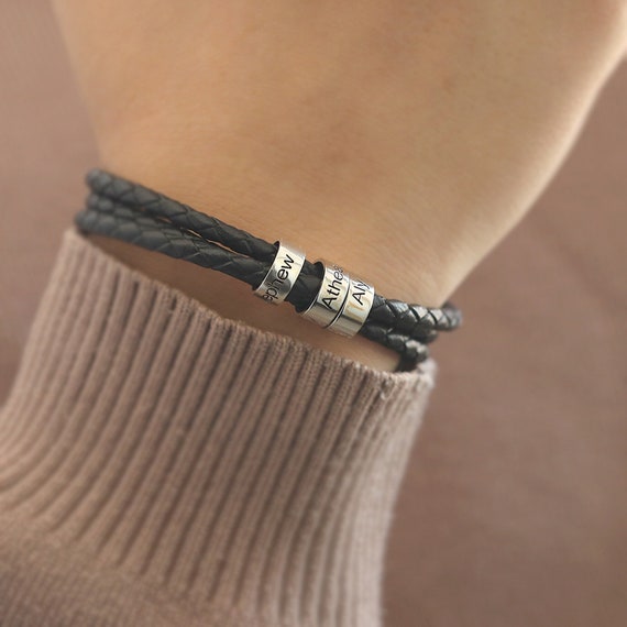 Braccialetto da uomo personalizzato in pelle con perline da 1 a 8 perline con nome personalizzato con ciondolo a forma di lettera in acciaio inossidabile con nome di famiglia regalo per padre