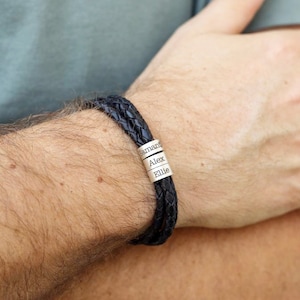 Gepersonaliseerd kerstcadeau voor papa • Leren armband voor mannen • Gepersonaliseerde kralenarmband met kindernaam voor hem • Vaderdagcadeau • Opa