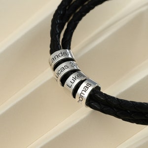Regalo de Navidad personalizado para papá, pulsera de cuentas grabadas de cuero personalizado para hombres, regalo del día del padre de la hija, regalo para él, regalo de papá