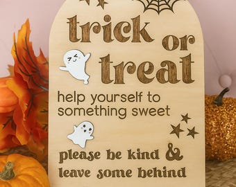 Trick or Treat Halloween Candy Sign | Wooden Engraved Sign with 3D Ghosts | Trick or Treaters Porch Sign | Halloween Candy Bowl Table Decor