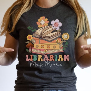 Camicia bibliotecaria personalizzata, t-shirt bibliotecaria personalizzata, regalo per bibliotecario, camicia bibliotecaria elementare, t-shirt bibliotecaria