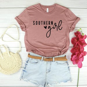Southern Girl Shirt, Cute Southern Tee, Southern T-shirt, Gift For Her, Cute Women Shirt, Town Girl, Boho design afbeelding 1