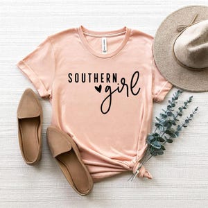 Southern Girl Shirt, Cute Southern Tee, Southern T-shirt, Gift For Her, Cute Women Shirt, Town Girl, Boho design afbeelding 4