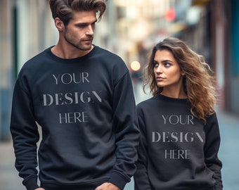 Paar Mockup Zwart Gildan 18000, Vrouw Man Zwart Gildan Sweatshirt Mockup, Zwart Sweatshirt Model Mockup, Zwarte Crewneck Mockup