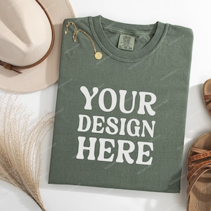 Comfort Colors 1717 Moss Mockup, Comfort Colors Flat Lay Mockup, CC 1717 Mockup, Boho Flat lay-skjorta, Vikt Comfort Color-skjortmockup