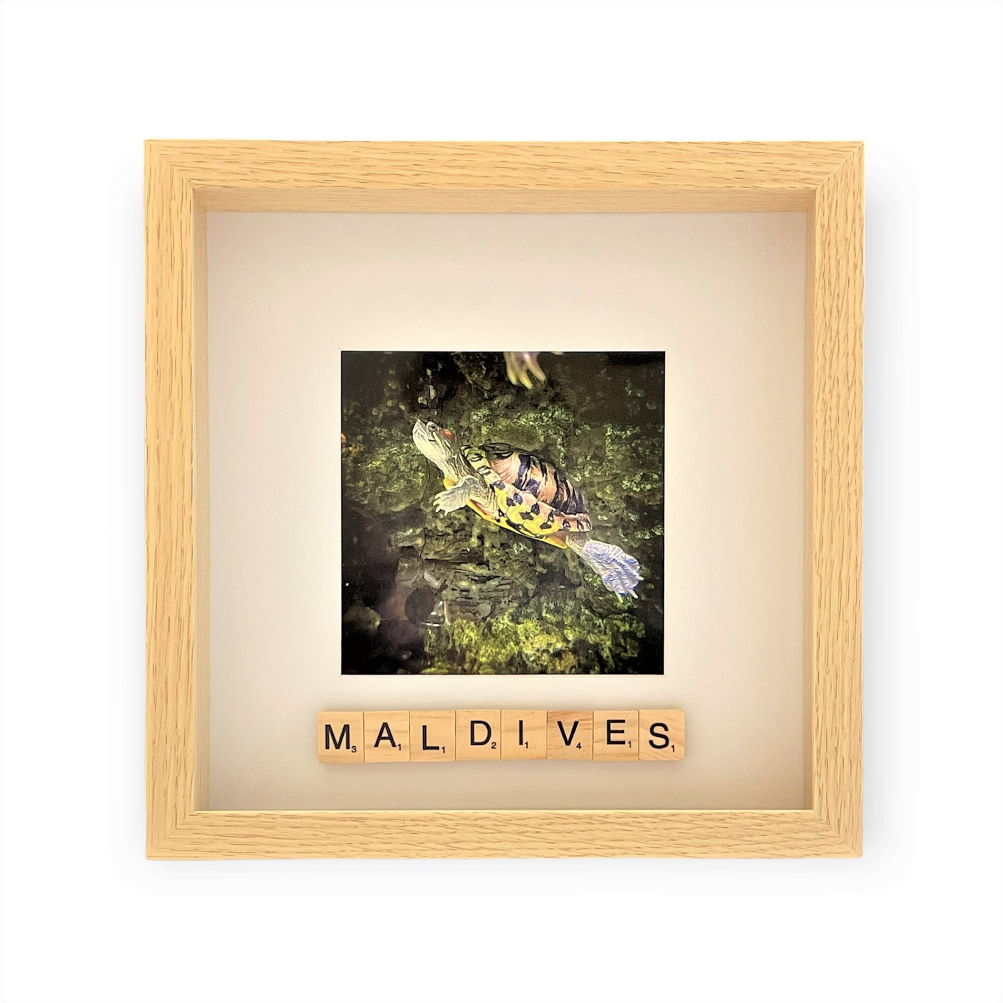 Cadre Maldives/Tortue Personnalisable Lettres Scrabble et Couleur Du Cadre
