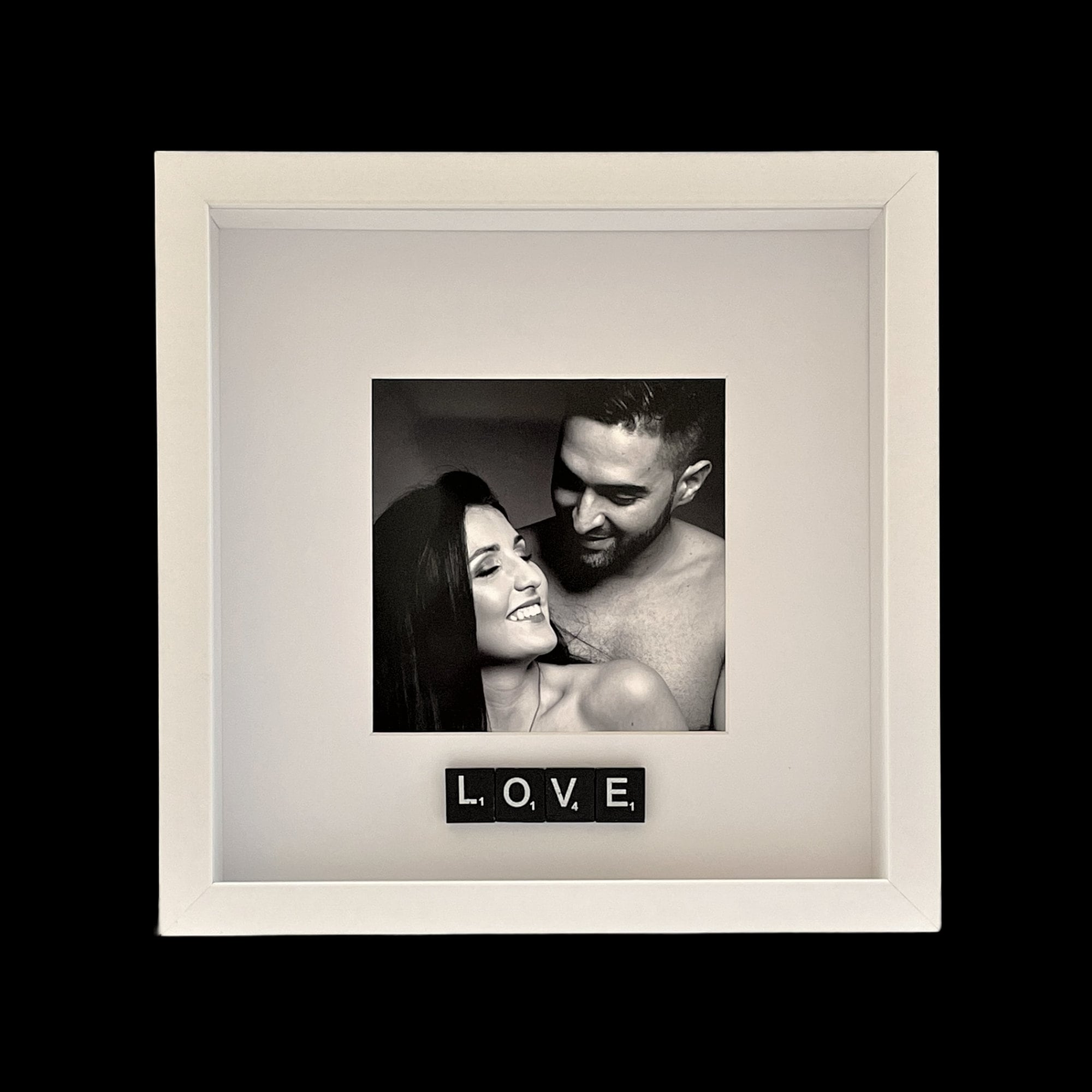 Cadre en Bois Blanc Personnalisable Photo et Lettres Scrabble