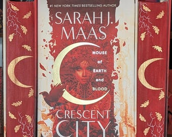 House of Earth and Blood Sarah J Maas Crescent City custom stencil foredge painting books gift special edition