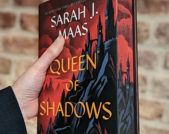 Queen of Shadows by Sarah J Maas custom stencil sprayed edge Fore-edge hand painted books gift special edition