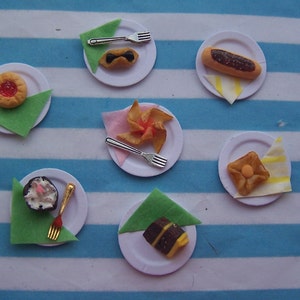 Dolls House, Food, 12th Scale, 1 x Cake, Pastry, Hand Crafted, Cakes, Cutlery, Bun, Plate, Tea-Time, Shop, Tea Rooms, Miniature, Sale