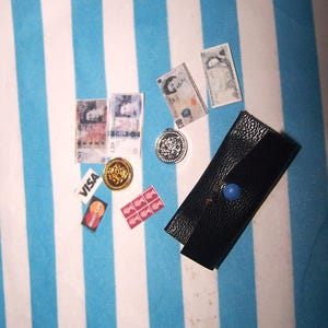 Casa de muñecas, Monedero, 12.º aniversario, Dinero, Hecho a mano, Monedas, Sellos, Negro, Cuero sintético, Billetera, Miniatura, Exhibición, Único, Botón azul, Venta
