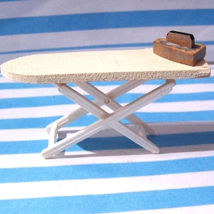 Miniatura, tabla de planchar, siglo XVI, Dol-Toi, madera, hierro, rara, vintage, casa de muñecas, diorama