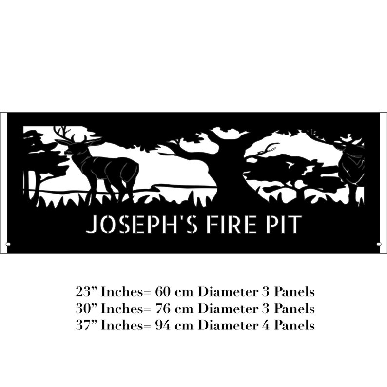 Puede incluir: Pantalla de chimenea de metal negro con un dise&ntilde;o de silueta de ciervo y el texto "JOSEPH'S FIRE PIT". La pantalla est&aacute; disponible en tres tama&ntilde;os: 23 pulgadas (60 cm), 30 pulgadas (76 cm) y 37 pulgadas (94 cm).