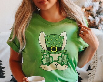 St Patricks Day Bunny Shirt, Bunny Mom Dad Tshirt, St pattys day bunny, Bunny Lover Gift, Rabbit Gift, Bunny Mom Gift, St Paddys day rabbit