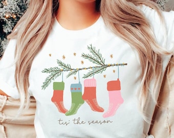 Enfermera Trabajadora del Hospital Camiseta de Navidad, Camisa de Navidad para Rn CNA Nurse Aid, Camiseta de regalo navideño para Icu Med Surg Picu Peds Nurse Er Tech Tee