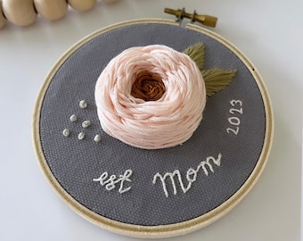 Finished embroidery hoop,Mother's Day gift,Rose embroidery,Wall décor,Floral embroidery, Wedding favors,Personalized Nursery embroidery