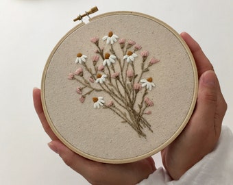 Finished hoop, Daisies, Botanical embroidery, Home décor, Wall décor, Floral embroidery, Wild flowers, Nursery embroidery