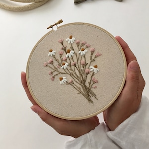 Finished hoop, Daisies, Botanical embroidery, Home décor, Wall décor, Floral embroidery, Wild flowers, Nursery embroidery