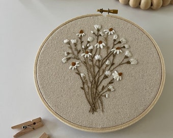 Finished hoop, Daisies, Botanical embroidery, Home décor, Wall décor, Floral embroidery, Wild flowers, Nursery embroidery