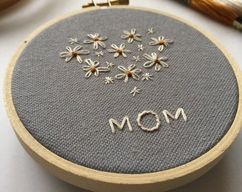 Finished embroidery hoop,Mother's Day gift,Daisies embroidery,Mom gift,Floral embroidery,Home décor,Wall décor,Floral embroidery,Love Mom