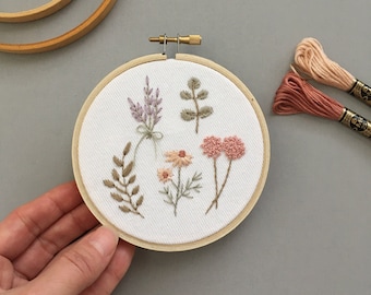 Finished embroidery hoop,Summer embroidery,Botanical embroidery, Home décor,Wall décor,Floral embroidery,Wild flowers,Easter embroidery