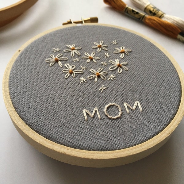 Finished embroidery hoop,Mother's Day gift,Daisies embroidery,Mom gift,Floral embroidery,Home décor,Wall décor,Floral embroidery,Love Mom