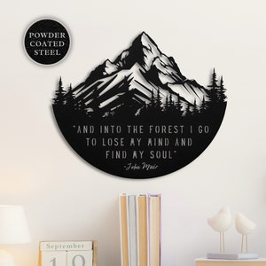 Y voy al bosque para perder la cabeza y encontrar mi alma - Cita de John Muir con letrero de metal para pared con montañas y pinos.