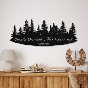 Cartel de metal con cita de John Muir "Bosque de pinos": "Ven al bosque, porque aquí hay descanso"