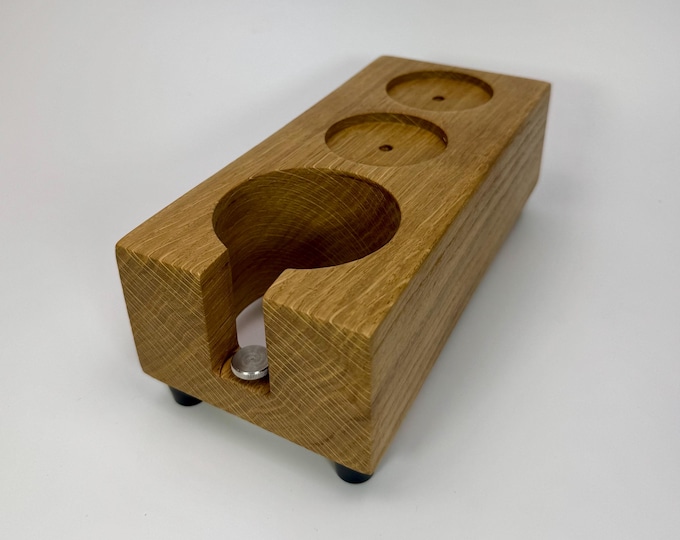 Tampstation aus Eiche für Siebträger mit 2 Ablagen | Handgefertigt | E61 & Bezzera BZ kompatibel